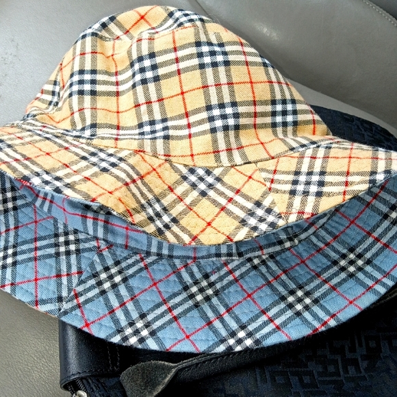 Authentic Burberry bucket hat Burberry Golf - Picture 1 of 2